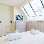 Stylish Triplex With Amazing Terrace Near Louvre
