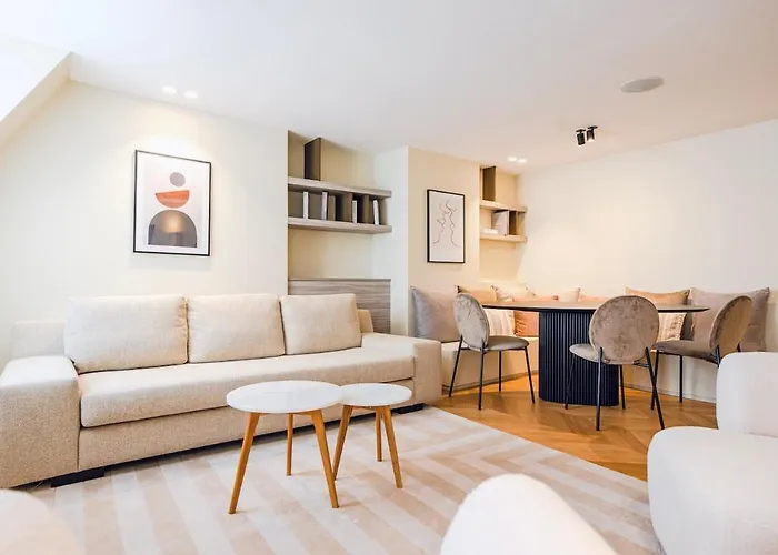 Stylish Triplex With Amazing Terrace Near Louvre