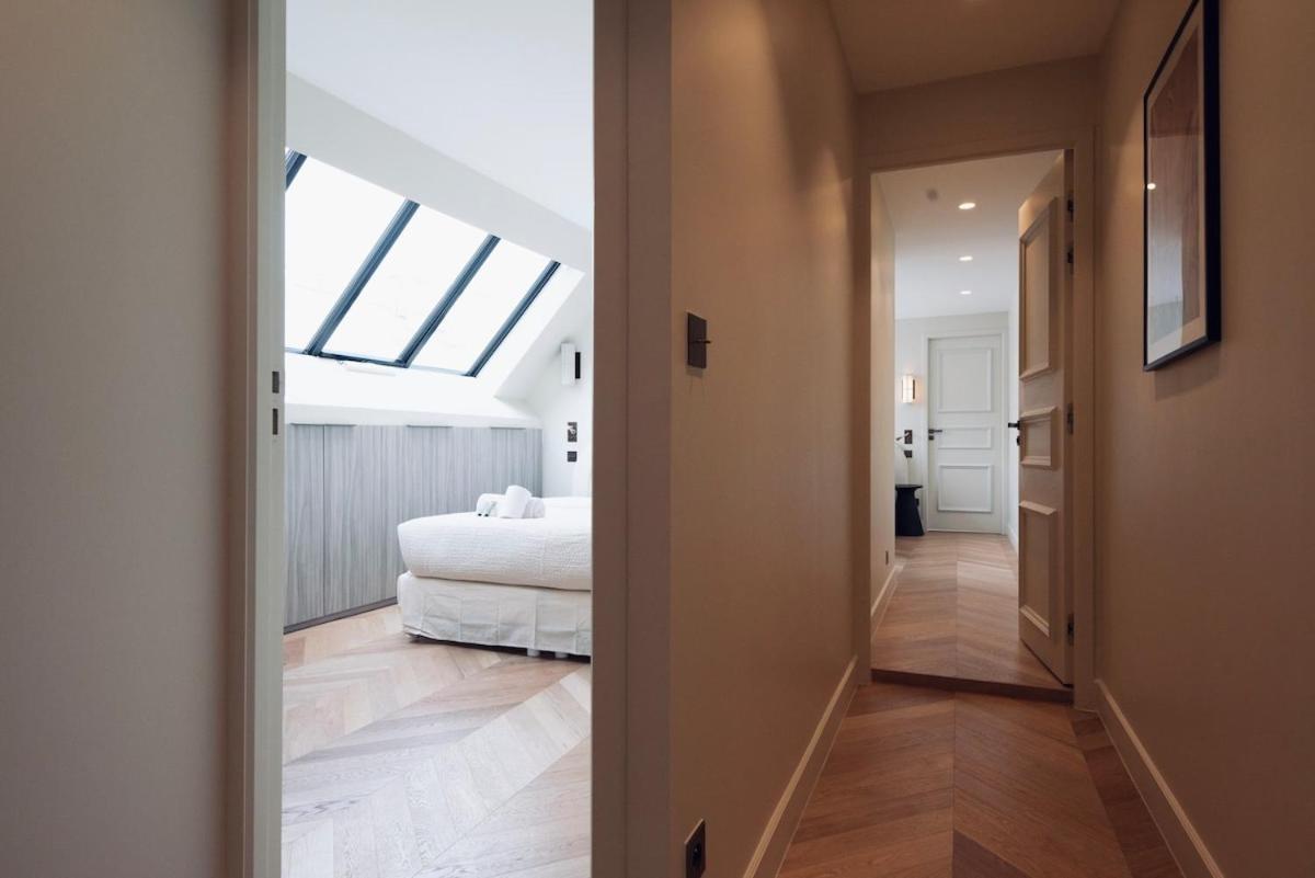 Stylish Triplex With Amazing Terrace Near Louvre