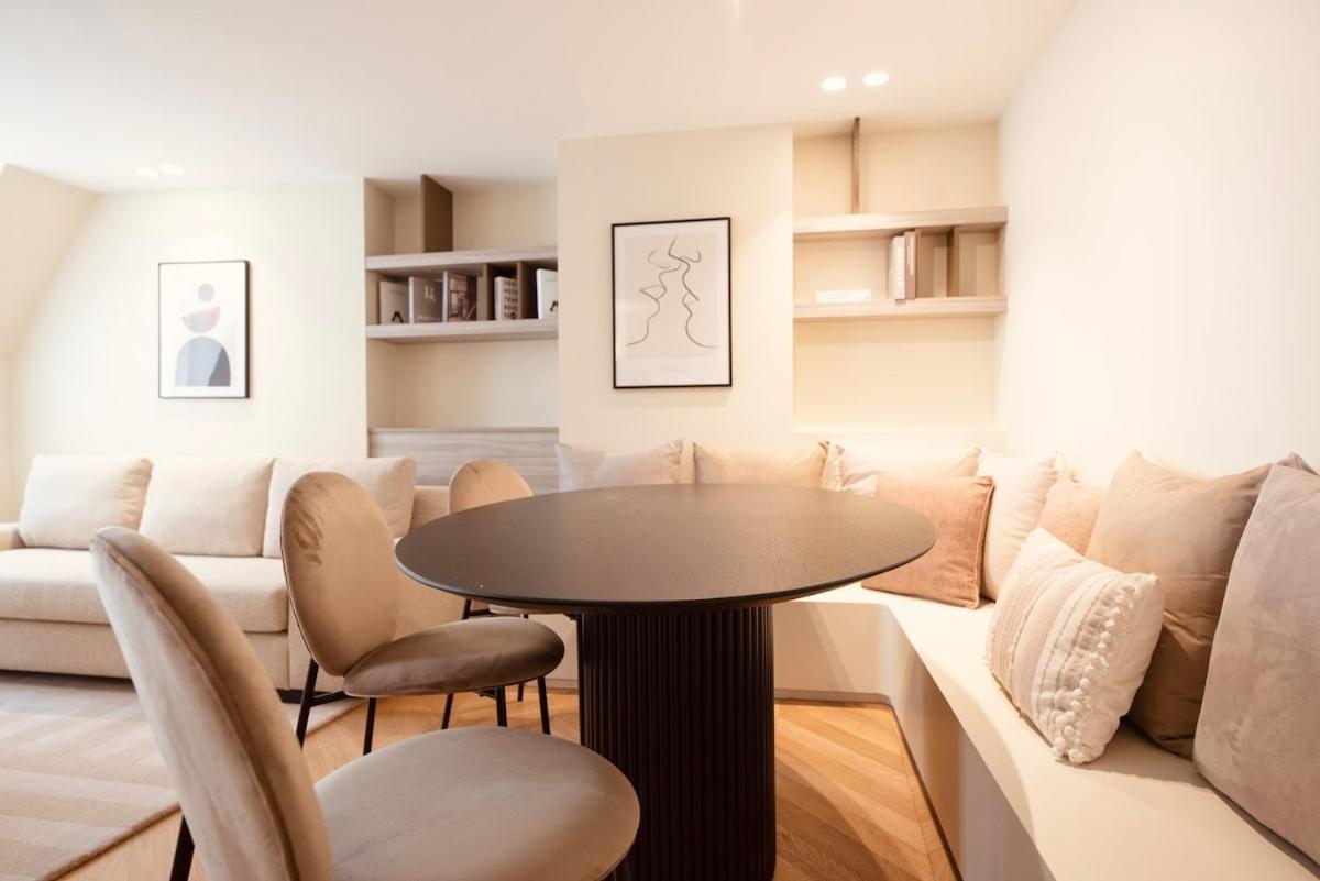 Stylish Triplex With Amazing Terrace Near Louvre Appartement Parijs