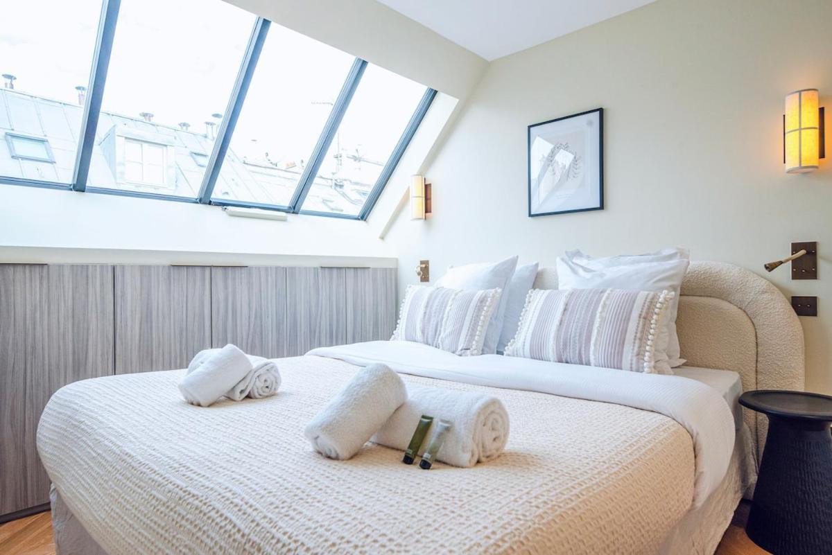 Stylish Triplex With Amazing Terrace Near Louvre Parijs