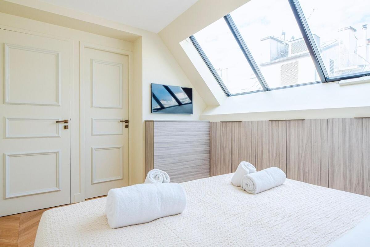 Stylish Triplex With Amazing Terrace Near Louvre Paris